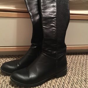 Black women’s knee-high leather boots